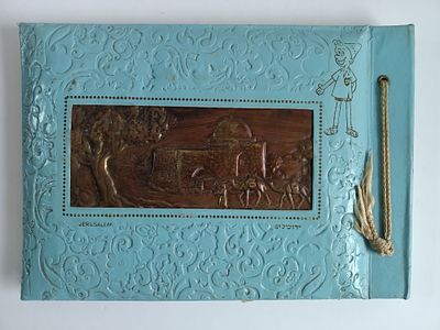 ישראליאנה : אלבום פלאק ישן עם מוטיבים של נוף ירושלמי ועם איור של שרוליק על הכריכה , בלאי סביר 