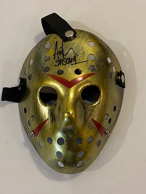 אספנות - תרבות פופ - קולנוע וטלויזיה - סרטי אימה - חתימות : מסיכת ג'ייסון מסדרת סרטי יום שישי 