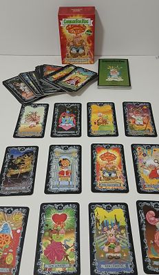 אספנות - חבורת הזבל - טארוט : סט קלפי טארוט אמיתי מגעיל ומצחיק במיוחד של חבורת הזבל - רשמי של TOPPS