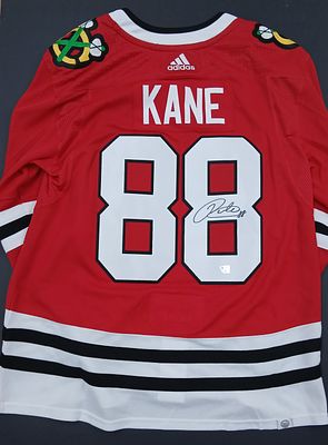 אספנות - הוקי קרח - NHL - חתימות : חולצת הוקי של Adidas עם המספר 88 של קבוצת Chicago Blackhawks 