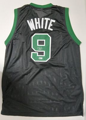 אספנות - כדורסל NBA - חתימות : גופיית משחק של הבוסטון סלטיקס מספר 9 עם חתימה של השחקן DERRICK 