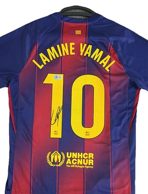 אספנות - כדורגל עולמי - לאמין יאמאל : חולצת ברצלונה חתומה אישית על ידי אחד השחקנים הגדולים של 