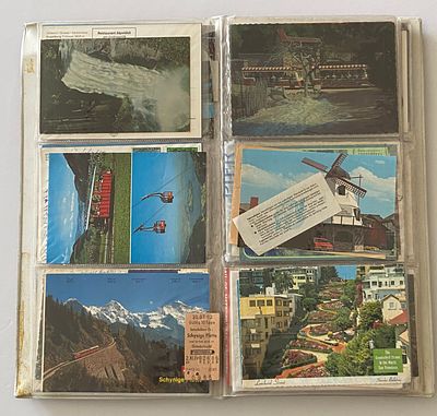 אספנות - אלבומים וגלויות : אלבום מלא בגלויות , בּרושוּרים , כרטיסים ועוד מאירופה ארה״ב וקנדה