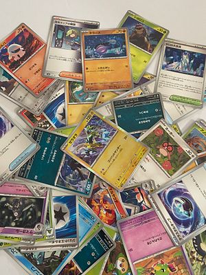 אספנות - פוקימון Pok&eacute;mon: לוט קלפי פוקימון יפניים - מגוון דמויות וקלפים מיוחדים 
תיאור: 
