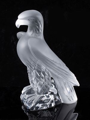 A LALIQUE FRENCH CRYSTAL 'LIBERTY EAGLE' STATUETTE. Late 20th Century The high quality frosted 