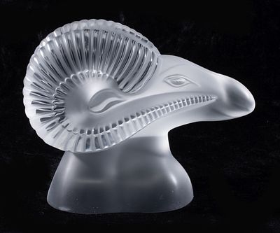 A LALIQUE FRENCH CRYSTAL STYLIZED RAM'S HEAD SCULPTURE. Late 20th Century The high quality 