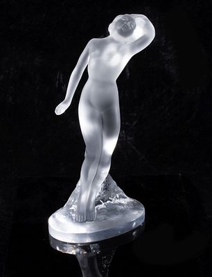 A LALIQUE FRENCH CRYSTAL FEMALE STATUETTE. Late 20th Century The high quality frosted crystal 