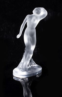 A LALIQUE FRENCH CRYSTAL FEMALE STATUETTE. Late 20th Century The high quality frosted crystal 