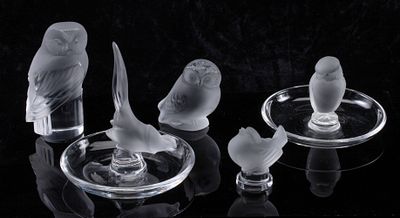 LALIQUE FRENCH CRYSTAL FIGURAL DESK AND DRESSER PIECES. Late 20th Century The collection of ring 