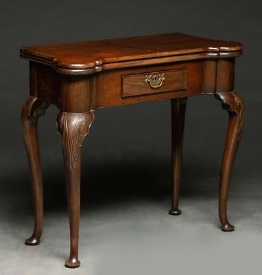 AN IMPORTANT NEW YORK QUEEN ANNE CARD TABLE CIRCA 1750. Attributed to New York cabinetmaker 