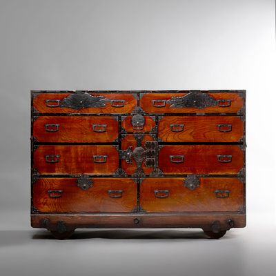 A LARGE KEYAKI WOOD JAPANESE TANSU FROM SENDAI C. 1850. The rare circa 1860 eight-drawer 