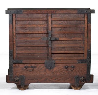 A FINE LARGE EARLY 19TH CENTURY JAPANESE KARUMA DANSU. The handsome chest on wheels with sliding 