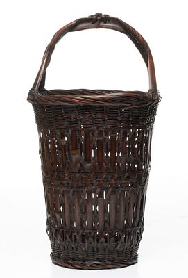 A FINE BAMBOO BASKET SIGNED CHIKUUNSAI, ADAIR ESTATE. The statuesque Japanese bamboo basket for 