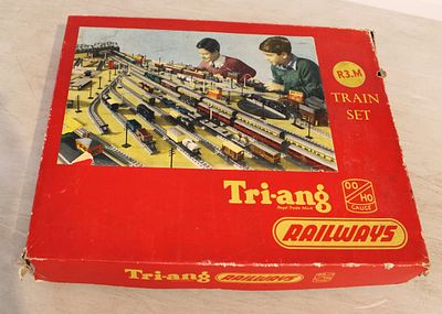 R3.M Train Set Tri-ang Railways 00/H0 Gauge in original box seems complete Condition: All items