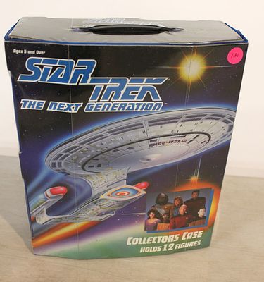 Star Trek the Next Generation Collector Case Holds 12 figures #20910 seems to be in good