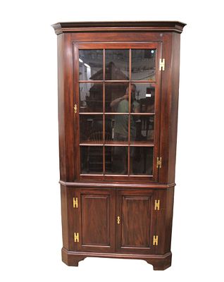 Henkel Harris 12 pane corner cabinet with key. Henkel Harris 12 pane solid mahogany corner