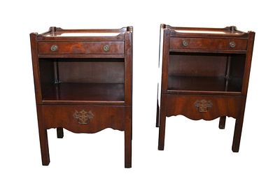 Pair of vintage Kittinger side tables or nightstands. Nice pair of Vintage Kittinger Furniture