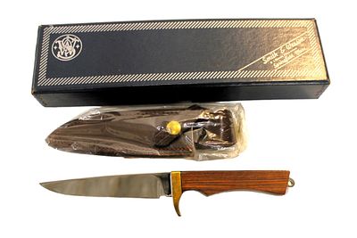 Smith & Wesson #6050 knife & sheath in original box with papers, new old stock. Smith &