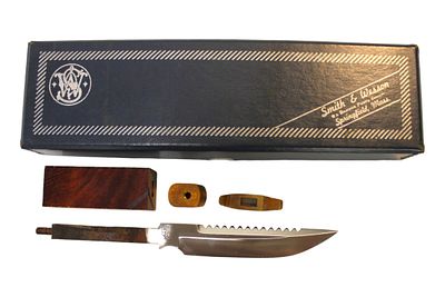 Smith & Wesson K271 knife kit in original box (cool build your own knife kit), new old stock. Smi