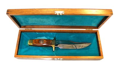 Smith & Wesson Missouri State highway Patrol bowie knife in dovetail walnut box, new old stock. S