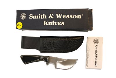 Smith & Wesson Micarta Skinner 7.0" fixed blade knife, new old stock. Smith & Wesson new old