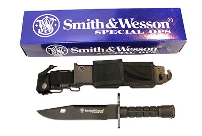 Smith & Wesson Black Special Ops SW2B knife with sheath in original box. Smith & Wesson new