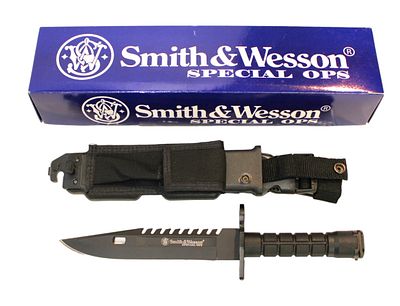 Smith & Wesson Black Special Ops SW3B knife with sheath in original box. Smith & Wesson new