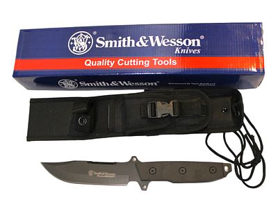 Smith & Wesson Black Special Ops CKSUR4N knife with sheath in original box. Smith & Wesson