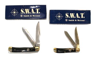 2 Smith & Wesson Bullseye Buffalo Horn Trappers Stockman CH502Bh, CH501Bh. 2 Smith & Wesson