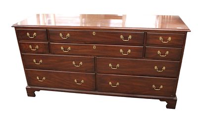 Henkel Harris solid mahogany 10 drawer low chest, structurally sound and in good condition, oak