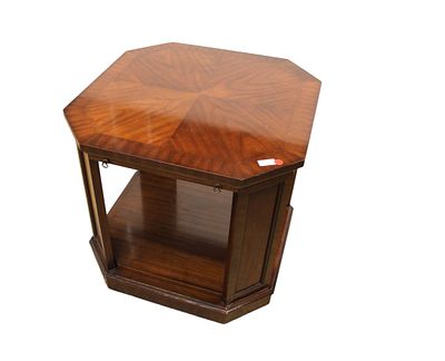 Kindel burl walnut and mahogany banded side table. Kindel burl walnut and banded side lamp table