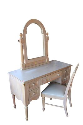 Stanley Vanity, Mirror and Chair in country pine. Stanley 2 piece country pine finish wicker