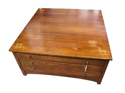 Fantastic Stickley Harvey Ellis oak coffee table, drawers on both sides. Fantastic Stickley 