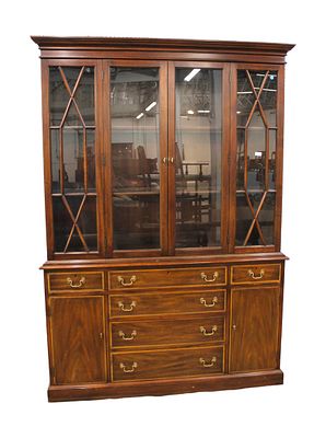 Henkel Harris 2pc China Cabinet, mahogany and banded. Henkel Harris 2 piece china cabinet in