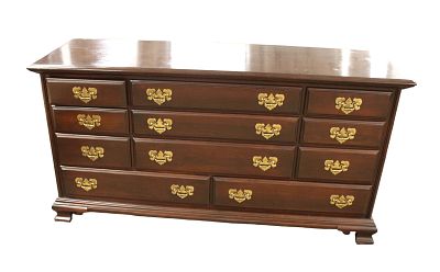 Harden solid mahogany 11 drawer low chest, structurally sound and in good condition, clean