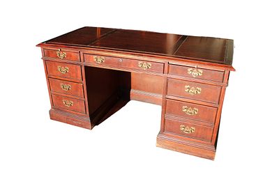 Vintage Sligh Furniture executive desk, 3 sections, 3 pull out writing surfaces. Vintage Sligh