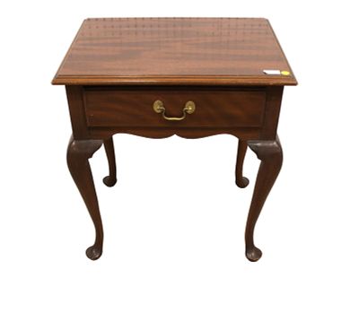 Henkel Harris Mahogany Queen Anne Stand. Henkel Harris solid mahogany 1 drawer Queen Anne stand