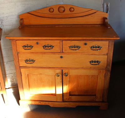 Antique Oak Buffet with Splash. Antique oak 3 drawer 2 door buffet with back splash