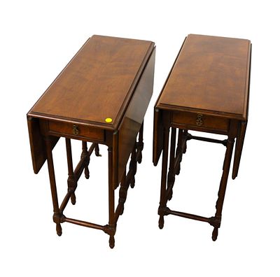 Nice pair of Henredon burl walnut one drawer gate leg drop side tables, in good condition