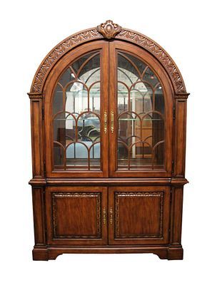 Henredon 2pc china buffet in the mahogany finish, arched top, 4 door, glass shelved and lighted. 