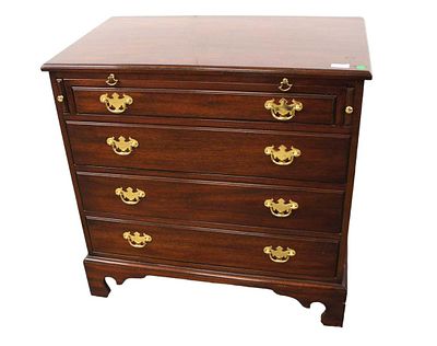 Kittinger solid mahogany 4 drawer bachelors chest with pull out tray, Williamsburg Collection