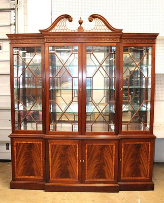 Beautiful Stickley 2pc 4 door china cabinet in the burl banded mahogany with fitted interior