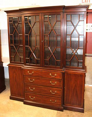 Nice Henkel Harris solid mahogany 2pc china buffet with individual paned glass, glass shelves