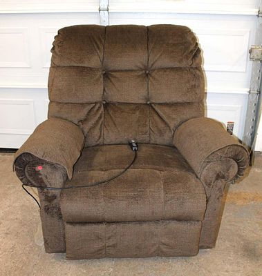 Working oversized upholstered lift chair recliner Heat and Massage NOT Working approx. 45" w x