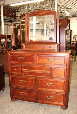 Stanley Young America 10 drawer chest w/shaving mirror. Stanley Young America Collection 10