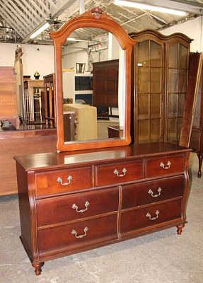Stanley Young America dresser with mirror. Stanley Young America Collection mahogany 3 over 4