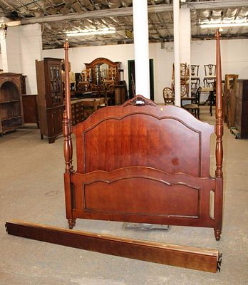 Stanley mahogany full size bed with rails. Stanley Young America Collection mahogany full size