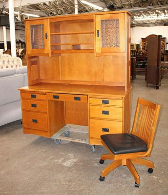 3pc Winners Only Inc. mission oak 2pc desk with chair. 3pc Winners Only Inc. mission oak style