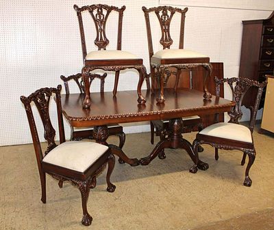 7pc banded mahogany dining room table w/6 chairs. 7pc banded mahogany dining room table with 6