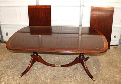 Beautiful Henkel Harris banded dining room table. Beautiful Henkel Harris banded burl mahogany 